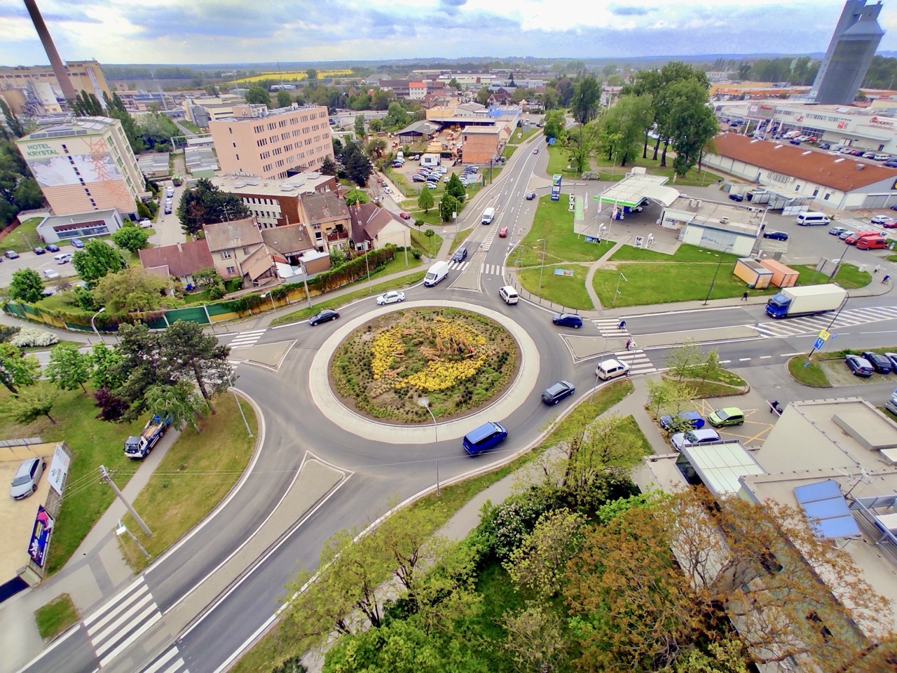 Hodonín – oprava okružní křižovatky v ul. Anenská - Budowa dróg i mostów